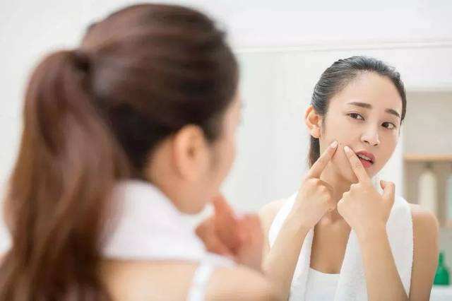 市领导到港北区走访慰问党员