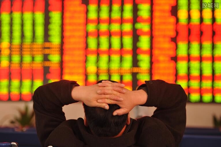 英国石油(BP.US)第二季度盈利超预期 新董事长将启动全面业务评估