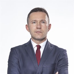 美股动态 | 特斯拉(TSLA.US)因与三星签订165亿美元芯片协议上涨超3.8%